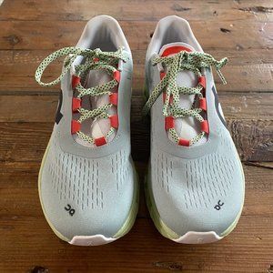 New condition- Oncloud Cloudmonster- Womens running shoe sz 9.5